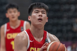 麦穗丰：假如球员态度都是正确的 那问题可能只会出在教练身上